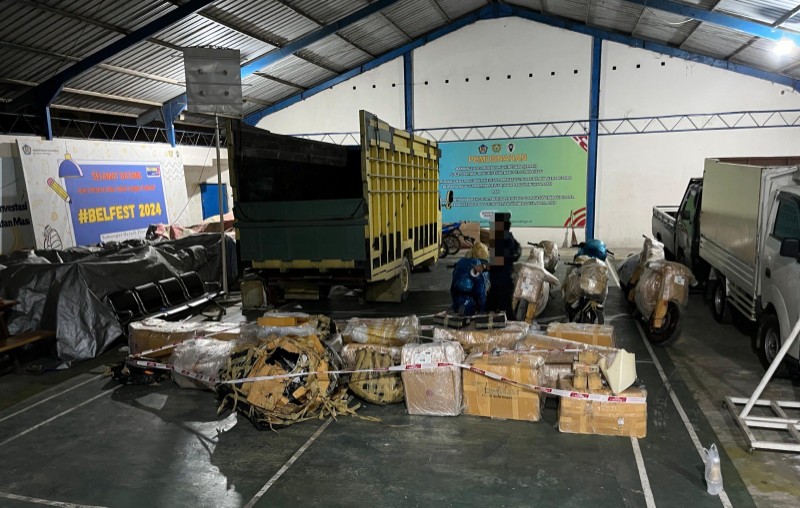 Bea Cukai Langsa kembali menggagalkan penyelundupan delapan unit sepeda motor dari berbagai merek dan 20 koli atau lebih kurang 400 kilogram [dikonversi] sparepart [sepeda motor] asal Thailand.