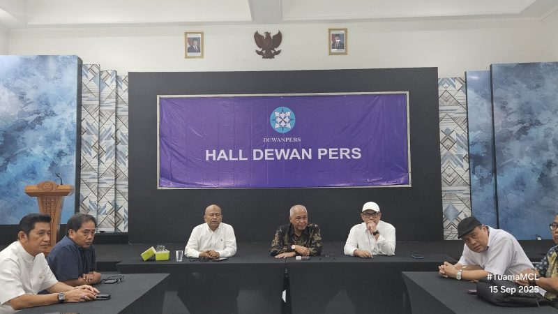 Ketua Umum PWI Pusat Akhmad Munir, didampingi Ketua Dewan Kehormatan Atal S Depari secara resmi mengumumkan susunan pengurus PWI Pusat periode 2025–2030.