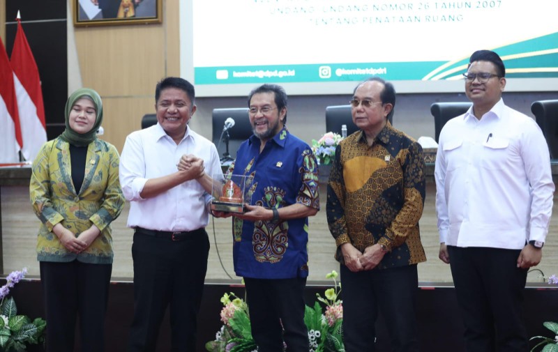 Gubernur Sumsel Herman Deru menerima kunjungan kerja Komite I DPD RI di Graha Bina Praja, Senin 15 September 2025.