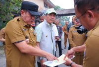 Wali Kota Palembang Ratu Dewa meninjau kesiapan terminal Karya Jaya sebagai kantong parkir untuk kendaraan bertonase besar ,Selasa 16 September 2025.