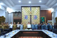 Penandatanganan nota kesepakatan antara Gubernur Sumsel H Herman Deru dan Kepala Kanwil DJKN Sumsel, Jambi, dan Babel, Ferdinan Lengkong, di Griya Agung Palembang, Selasa 16 September 2025.