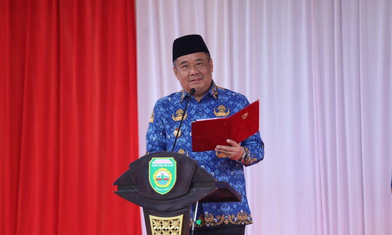 Wakil Gubernur Sumsel, H Cik Ujang, saat memimpin apel gabungan rutin ASN Pemprov Sumsel di halaman Kantor Gubernur, Rabu 17 September 2025.