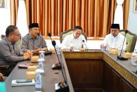 Ketua FKUB Palembang, Imron Rosyidi, saat beraudiensi dengan Wali Kota Palembang Ratu Dewa dan Wakil Wali Kota Prima Salam, di rumah dinas wali kota, Jalan Tasik, Kamis 18 September 2025.