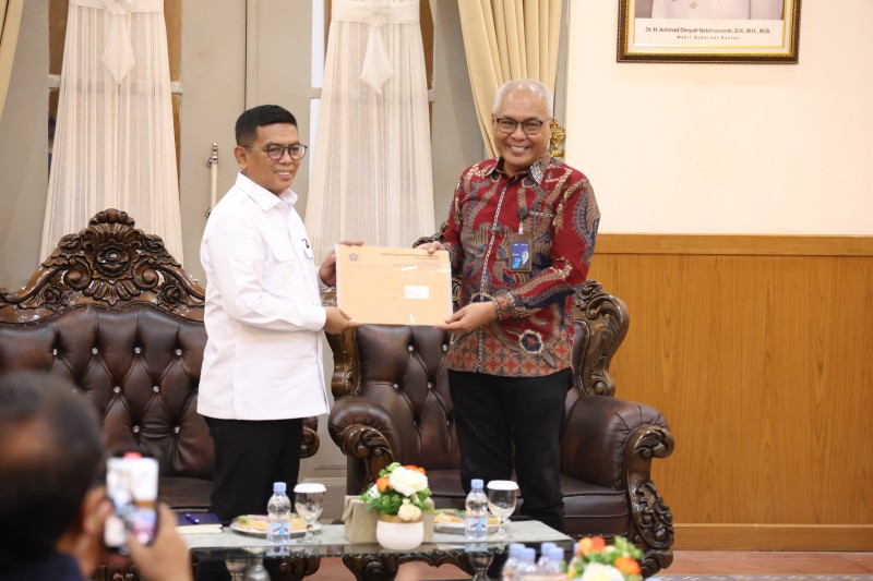 Akhmad Munir saat menggelar pertemuan dengan Gubernur Banten, Andra Soni di Gedung Negara, Serang, Kamis 18 September 2025.