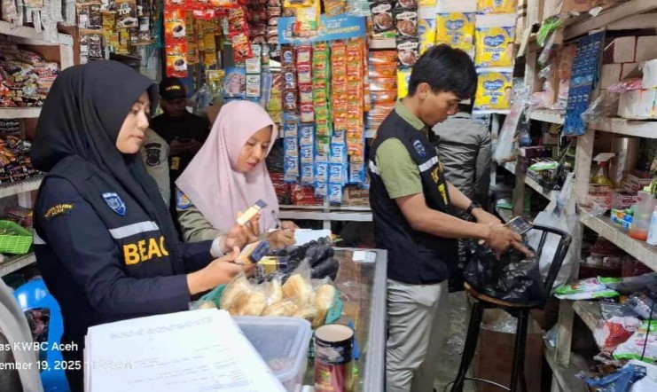 Kanwil Bea Cukai Aceh bersama Satpol-PP melakukan penindakan terhadap sebaran rokok ilegal dalam operasi pasar, berlangsung Kamis-Jumat 18 hingga 19 September 2025.