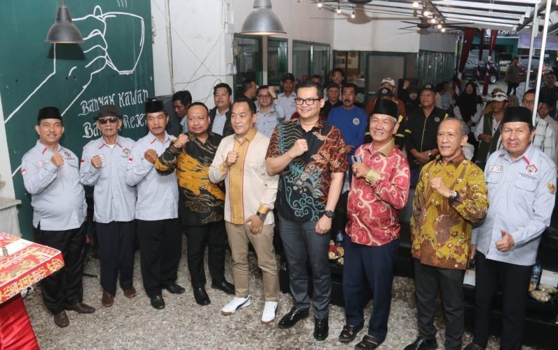 Kabid Himas Polda Sumsel, Kombes Pol Nandang Mu'min Wijaya SIK MH pada pelantikan pengurus Ikatan Keluarga Masyarakat Tanjung Agung Raya [IKM-TAR] periode 2025-2028 bertempat di cafe Kawan Ngopi Jalan Srijaya KM 5 Palembang, Minggu 21 September 2025.