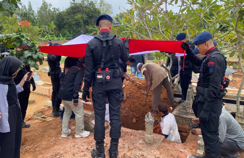 Polda Sumsel melepas kepergian Kompol Mahajavet SH MM, Kasubbag pullahjianta Bagdalops Roops Polda Sumsel menuju peristiratan terakhir pada Minggu 21 September 2025.