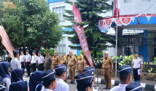 Sekda Aprizal Hasyim saat saat memimpin apel besar di Kantor Dishub Palembang, Senin 22 September 2025.
