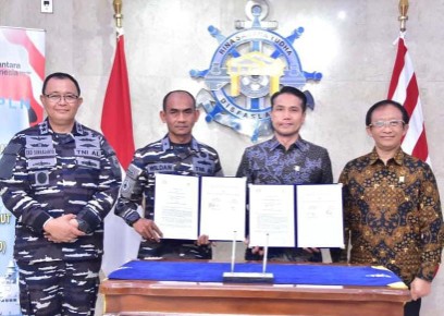 Penandatanganan PKS antara TNI AL yang diwakili Kepala Dinas Fasilitas Pangkalan TNI AL Laksamana Pertama TNI Yusep Wildan dengan PLN melalui General Manager PLN UID Jawa Timur, Ahmad Mustaqir, di Markas Besar [Mabes] TNI AL, Cipayung, Jakarta Timur, Rabu 17 September 2025.