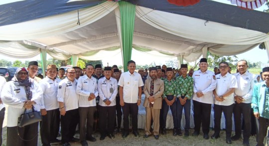 Baznas Kabupaten OKU Timur kembali menunjukkan perannya sebagai lembaga terpercaya dalam menggelontorkan zakat, infak, dan sedekah [ZIS] untuk masyarakat.