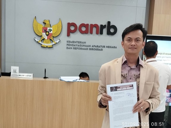 Ketua LGI Sumsel, Al Anshor SH, usai menyerahkan surat laporan terkait dugaan pelanggaran Sistem Merit dalam Promosi Jabatan PNS Kota Palembang, ke Kementerian Pendayagunaan Aparatur Negara dan Reformasi Birokrasi [KemanPAN-RB] di Jakarta. [Foto: AbV-WI]