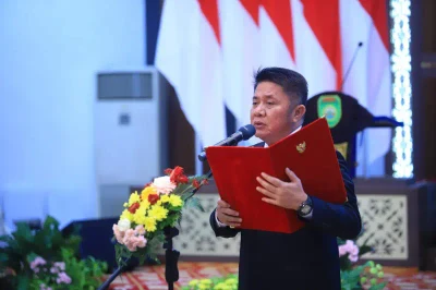 Gubernur Sumatera Selatan Dr H Herman Deru MM dalam acara pengukuhan dr Arios Saplis sebagai Kepala Perwakilan BKKBN Sumsel di Griya Agung, Selasa 5 Agustus 2025.