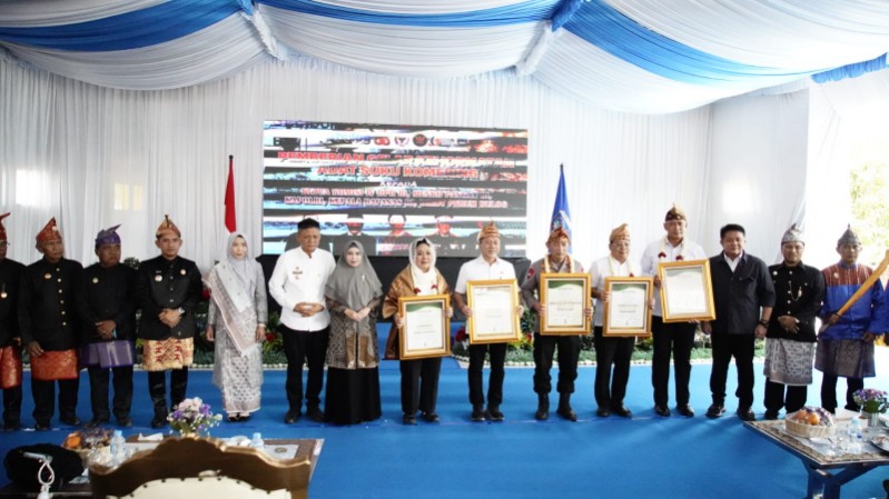 Lima Pejabat Republik Indonesia hadir dalam gelaran Panen Raya Jagung Kuartal III, dan penyematan gelar Komering, berlangsung di OKU Timur, Sabtu 27 September 2025.