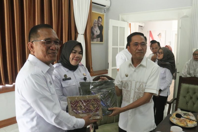 Wali Kota Ratu Dewa menyatakan dukungan penuh terhadap program pemberdayaan ekonomi warga binaan yang digagas Lembaga Pemasyarakatan [Lapas] Kelas I Palembang dan Lapas Perempuan Palembang.