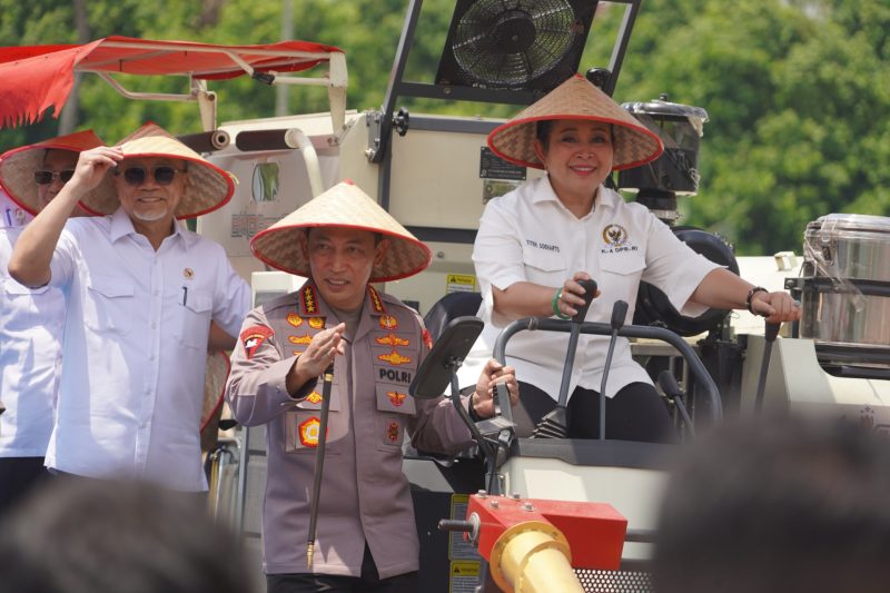 Lima Pejabat Republik Indonesia hadir dalam gelaran Panen Raya Jagung Kuartal III, dan penyematan gelar Komering, berlangsung di OKU Timur, Sabtu 27 September 2025.