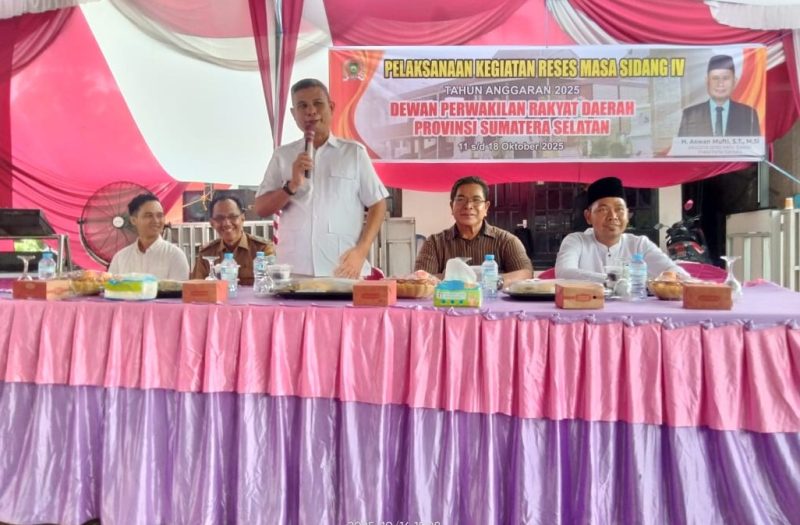 Anggota Komis II DPRD Sumsel Asawan Mufti saat reses di Desa Belanti, Tanjung Raja, Kabupaten Ogan Ilir pada Selasa 14 Oktober 2025.
