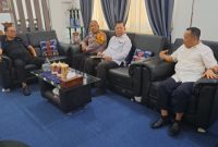 Ketua PGRI Palembang, Dr H Ahmad Zulinto SPd MM melakukan koordinasi pembahasan soal perseteruan guru--wali siswa SMKN 7 Palembang pada Rabu 15 Oktober 2025.