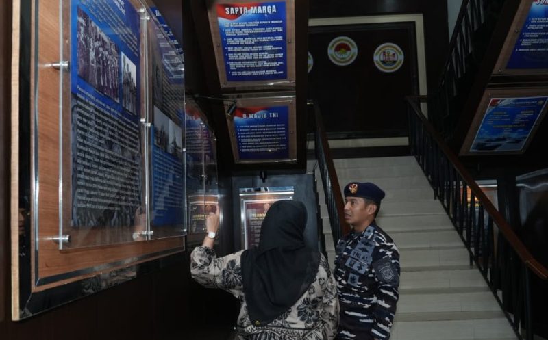 Lorong Sejarah Lanal Palembang diresmikan Komandan Pangkalan TNI Angkatan Laut [Danlanal] Kolonel Laut [P] Faisal MM MTr Hanla, sebagai ruang literasi jati diri dalam memberikan edukasi dan informasi baru.