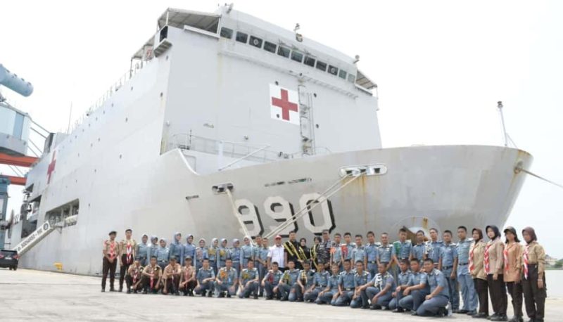 Pangkalan TNI Angkatan Laut [Lanal] Palembang sukses memfasilitasi Open Ship Kapal Perang Republik Indonesia [KRI] dr Soeharso-990, di Dermaga Pelabuhan Boombaru. KRI canggih tersebut merupakan Rumah Sakit Apung TNI AL.