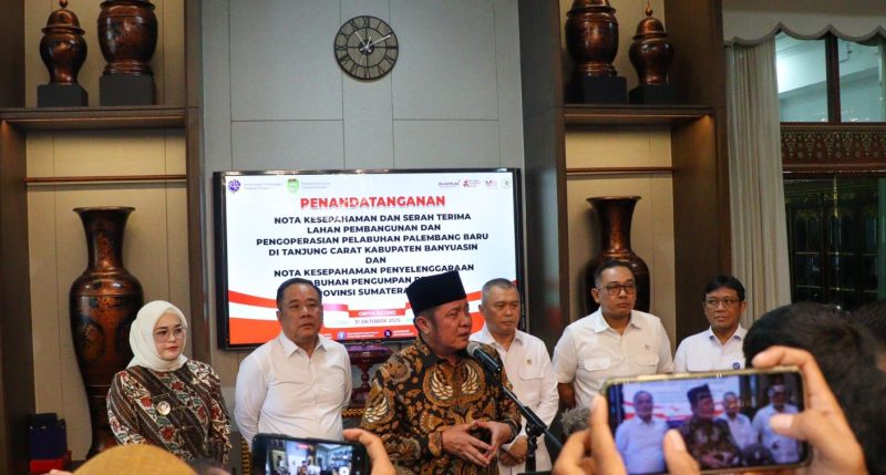 Penandatanganan Nota Kesepahaman Percepatan Pembangunan Pelabuhan Tanjung Carat Sumatera Selatan.
