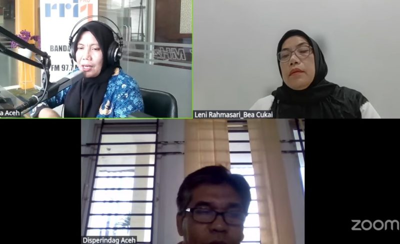 Kepala Bidang Fasilitas Kepabeanan dan Cukai Kanwil Bea Cukai Aceh, Leni Rahmasari, saat menjadi narasumber dalam program Dialog Interaktif RRI Pro 1 Banda Aceh dengan topik “Perang Melawan Rokok Ilegal: Tantangan Pengawasan di Aceh” disiarkan langsung melalui kanal YouTube RRI Banda Aceh.