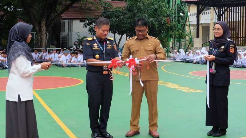 Gelaran Kemenkeu Mengajar 10 [KM 10] dengan semangat kepahlawanan menggema bagi pelajar di SMA Negeri 10 Harapan Banda Aceh pada Senin 10 November 2025. Terlebih, dibuka langsung Kanwil Bea Cukai Aceh.