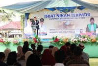 Bupati OKU Timur Ir H Lanosin MT MM memberikan sambutan dalam gelaran Sidang Isabt Nikah Terpadu 2025 Zona III untuk 60 pasangan.