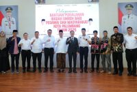 Wali Kota Palembang Ratu Dewa resmi melepas 97 penerima bantuan perjalanan ibadah Umroh tahun 2025, berlangsung di  aula utama rumah dinas Wali Kota Palembang, Rabu 26 November 2025.