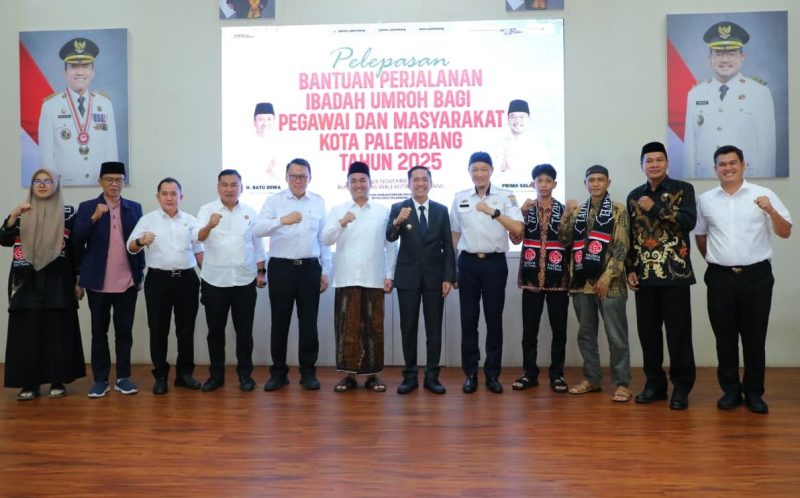 Wali Kota Palembang Ratu Dewa resmi melepas 97 penerima bantuan perjalanan ibadah Umroh tahun 2025, berlangsung di  aula utama rumah dinas Wali Kota Palembang, Rabu 26 November 2025.