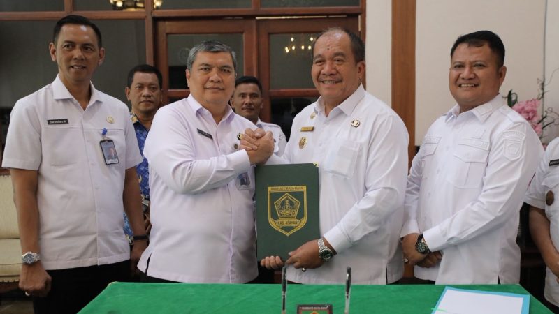 Pemerintah Kabupaten [Pemkab] Asahan mengambil langkah strategis dalam memperkuat pelayanan publik dengan menyerahkan hibah tanah dan bangunan kepada Kantor Imigrasi Kelas II TPI Tanjungbalai Asahan.