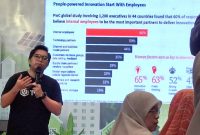 Ketua TIBIA Hasan Rinaldi saat memberikan paparan mengenai program TIBIA [Think Big and Action] sebagai pondasi budaya Inovasi PTBA menghadapi Dinamika Industri Batubara