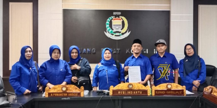Relawan Biru melayangkan aspirasi resmi ke DPRD Kota Palembang.