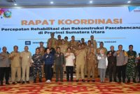 Pemerintah pusat dan Pemerintah Provinsi Sumatera Utara menyelenggarakan Rapat Koordinasi Percepatan Rehabilitasi dan Rekonstruksi Pascabencana banjir dan longsor sebagai forum strategis untuk menyelaraskan kebijakan, pendanaan, dan pelaksanaan pemulihan pascabencana.