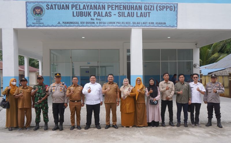 Program Makan Bergizi Gratis [MBG] di UPTD SMP Negeri 2 Silau Laut memasuki hari kedua pelaksanaan, Selasa 3 Februari 2026.