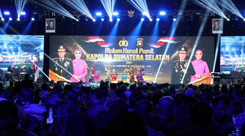 Wali Kota Palembang, H Ratu Dewa, bersama Gubernur Sumatera Selatan H Herman Deru serta jajaran Forum Koordinasi Pimpinan Daerah [Forkopimda], menghadiri langsung acara Malam Kenal Pamit Kepala Kepolisian Daerah Sumatera Selatan [Kapolda Sumsel], Minggu malam 8 Februari 2026.