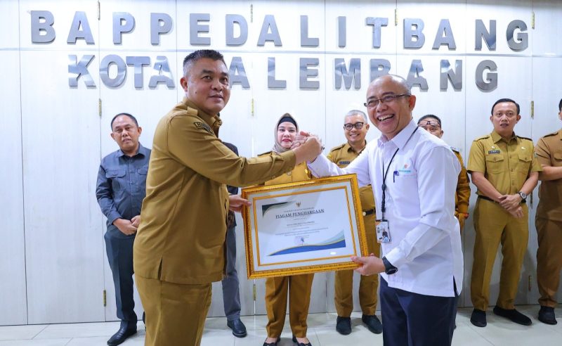 Sekretaris Daerah Kota Palembang, Aprizal Hasyim saat membuka Rapat Koordinasi Evaluasi dan Persiapan Langkah Percepatan Pertumbuhan Ekonomi Daerah Tahun 2026 di Kantor Bappeda, Selasa 10 Februari 2026.