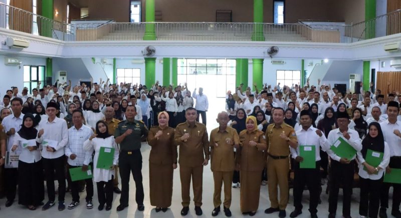 Sebanyak 264 Ketua Rukun Tetangga [RT] dan 64 Ketua Rukun Warga [RW] se-Kecamatan Seberang Ulu II Palembang menandatangani pakta integritas dalam kegiatan Sosialisasi Wawasan Kebangsaan.