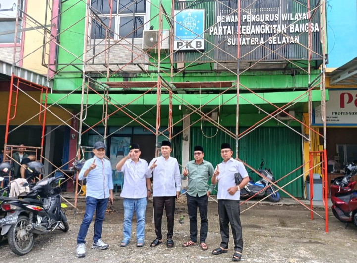 Kantor DPW PKB Sumsel tiga lantai tengah dilakukan rehab.