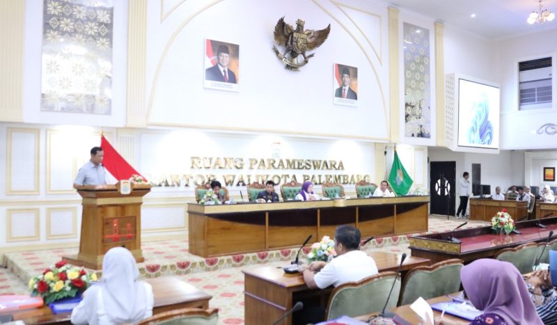 Ketua Tim Pembina Posyandu Kota Palembang Dewi Sastrani, hadir secara langsung sebagai narasumber utama dalam kegiatan Bimbingan Teknis [Bimtek] Sinergi Karang Taruna dan Posyandu 6 Standar Pelayanan Minimal [SPM], di Ruang Parameswara, Rabu 18 Februari 2026.