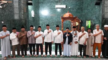 Kapolda Sumsel Irjen Pol Sandi Nugroh SIK SH MHum menghadiri kegiatan Pengajian Ramadhan 1447 H bersama Forum Koordinasi Pimpinan Daerah [Forkopimda] Provinsi Sumatera Selatan di Masjid Ar-Ra’Iya, Kompleks DPRD Sumsel, Sabtu 21 Februari 2026 malam.