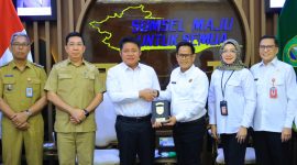 Gubernur Sumatera Selatan, Dr H Herman Deru, menerima kunjungan silaturahmi Kepala Kantor Wilayah Badan Pertanahan Nasional Provinsi Sumatera Selatan baru, Ir Rahmat, di Ruang Tamu Gubernur Sumsel, Palembang, Senin 23 Februari 2026.