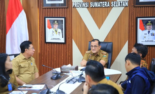 Rapat Koordinasi Persiapan Pelaksanaan Upaya Pengendalian Harga yang dipimpin Sekretaris Daerah Provinsi Sumsel, Dr Drs H Edward Candra MH di Palembang, Selasa 24 Februari 2026.