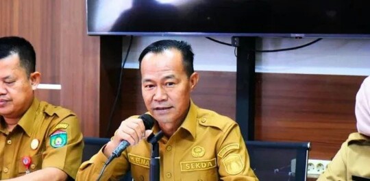 Sekretaris Daerah [Sekda] Kota Prabumulih, H Elman ST MM didampingi Inspektur Sapta Putra Dewangga SH serta Kepala Bagian Tata Pemerintahan [Tapem] Suci Setiawati ST MSi memimpin Rapat Pembahasan Perubahan Penyusunan Indikator Kinerja Kunci [IKK] Laporan Penyelenggaraan Pemerintahan Daerah [LPPD] sekaligus pembahasan Laporan Keterangan Pertanggungjawaban [LKPJ] terkait tindak lanjut rekomendasi DPRD. Senin 23 Februari 2026.