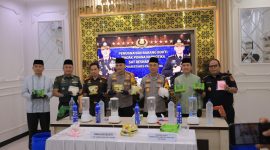Bersama Kapolda Sumsel, Irjen Pol Dr Sandi Nugroho SIK SH MHum dan Kapolresta Palembang, Kombes Pol Sonny Mahar Budi Adityawan, Walikota Palembang Ratu Dewa menghadiri pemusnahan barang bukti narkoba [8.282 gram sabu-70 butur pil ekstasi] hasil pengungkapan Satresnarkoba Polrestabes Palembang, Selasa 24 Februari 2026.