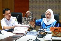 Ketua Dewan Kerajinan Nasional Daerah [Dekranasda] Sumsel, Feby Deru, mengikuti rapat koordinasi persiapan ikon Kriyanusa 2026 bersama Ketua Harian Dekranas Tri Tito Karnavian secara virtual dari Ruang Rapat Tamken, Rabu 25 Februari 2026.