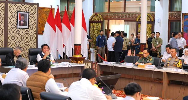 [Pemprov Sumsel] bersama Kementerian Perhubungan RI menggelar Rapat Koordinasi Penyelenggaraan Angkutan Lebaran Tahun 2026 di Griya Agung, Rabu 25 Fenruari 2026.