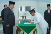 Pemerintah Kabupaten Asahan melaksanakan pelantikan dan pengambilan sumpah/janji Pejabat Administrator dan Pejabat Pengawas di lingkungan Pemerintah Kabupaten Asahan yang dipimpin oleh Bupati Asahan Taufik Zainal Abidin SSos MSi, bertempat di Aula Melati Kantor Bupati Asahan, Kamis 5 Februari 2026.