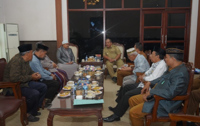 Pemerintah Kabupaten Asahan menerima audiensi Majelis Ulama Indonesia [MUI] Kabupaten Asahan yang berlangsung di ruang kerja Bupati Asahan, Selasa 10 Februari 2026.