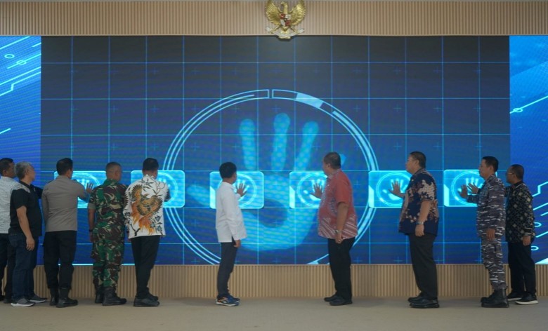 Pemerintah Kabupaten Asahan meresmikan Sistem Jaringan Informasi Geospasial [SJIG] Kabupaten Asahan yang dirangkai dengan launching Portal SJIG dan pemaparan peran strategis informasi geospasial dalam perencanaan pembangunan daerah, di Aula Melati Kantor Bupati Asahan, Jumat 13 Februari 2026.