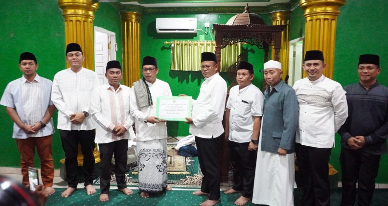 Wali Kota Prabumulih H Arlan menghadiri Safari Ramadan di Masjid An-Nur, Perumnas Arda Bukit Indah, Kelurahan Karang Raja.